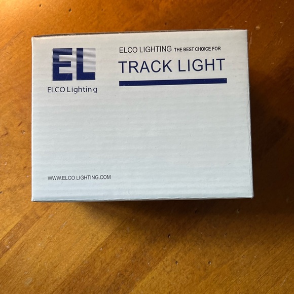 NIB Elco ET526 white track lighting - have total of 7 available in box - Picture 2 of 4